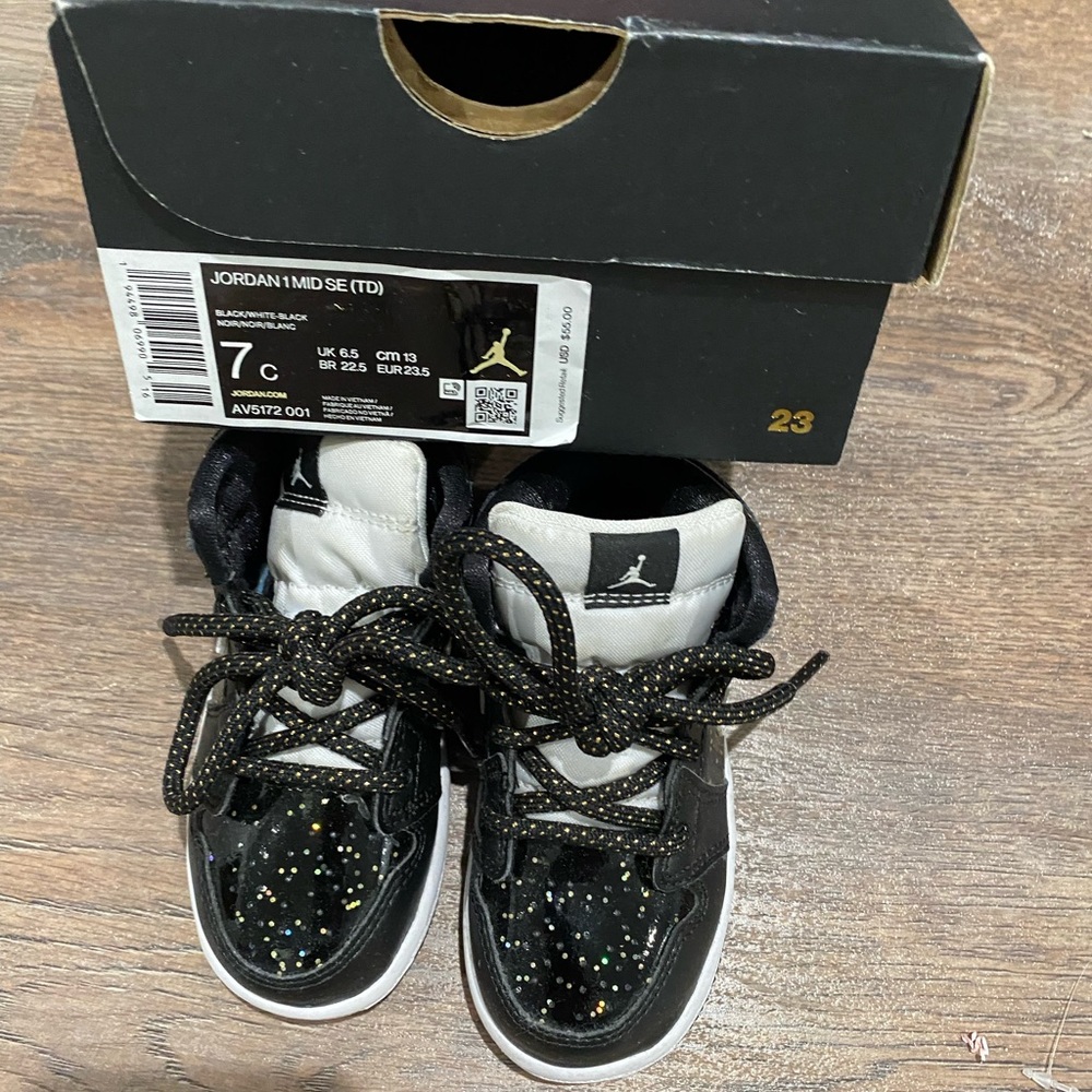 Jordan 1s size 7